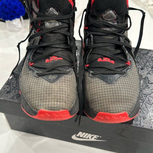Nike LeBron 19 EP 'Bred' DC9340-001 - Picture 3 of 9